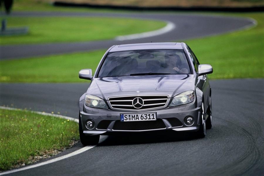  Mercedes-Benz C63 AMG 2007 года  (фото 8 из 27)